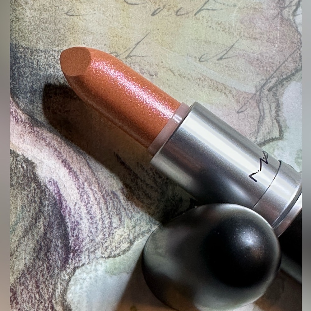 RARE! MAC COSMETICS BNIB GLARINGLY HIP DAZZLE Lipstick RARE to find Limited HTF - Picture 4 of 6
